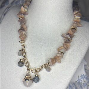 NWT Pink Neutral Stone Chip Stretch Necklace